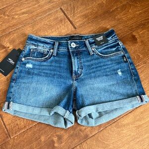 NWT Silver Jeans Suki Short